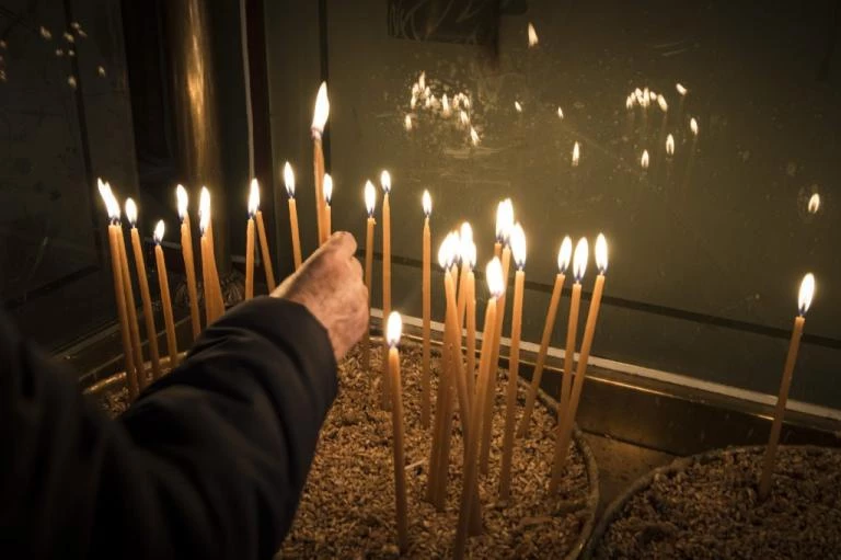 Πάσχα: Τι συμβολίζει το φιλί της Αγάπης